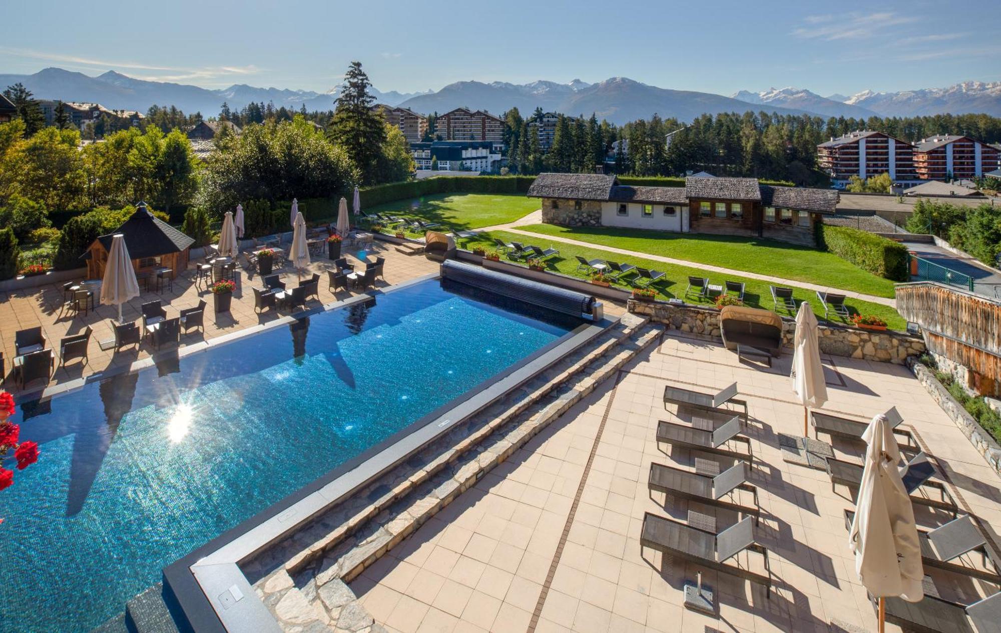 Hostellerie du Pas de l'Ours Relais et Châteaux Crans-Montana Exterior foto